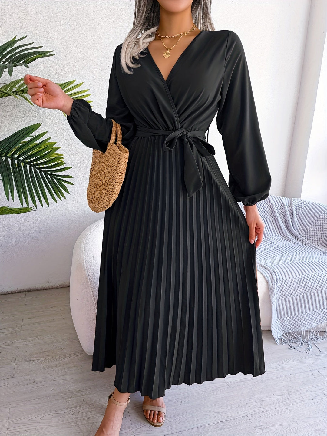 Camille - Elegant pleated dress with long sleeves and crossover neckline