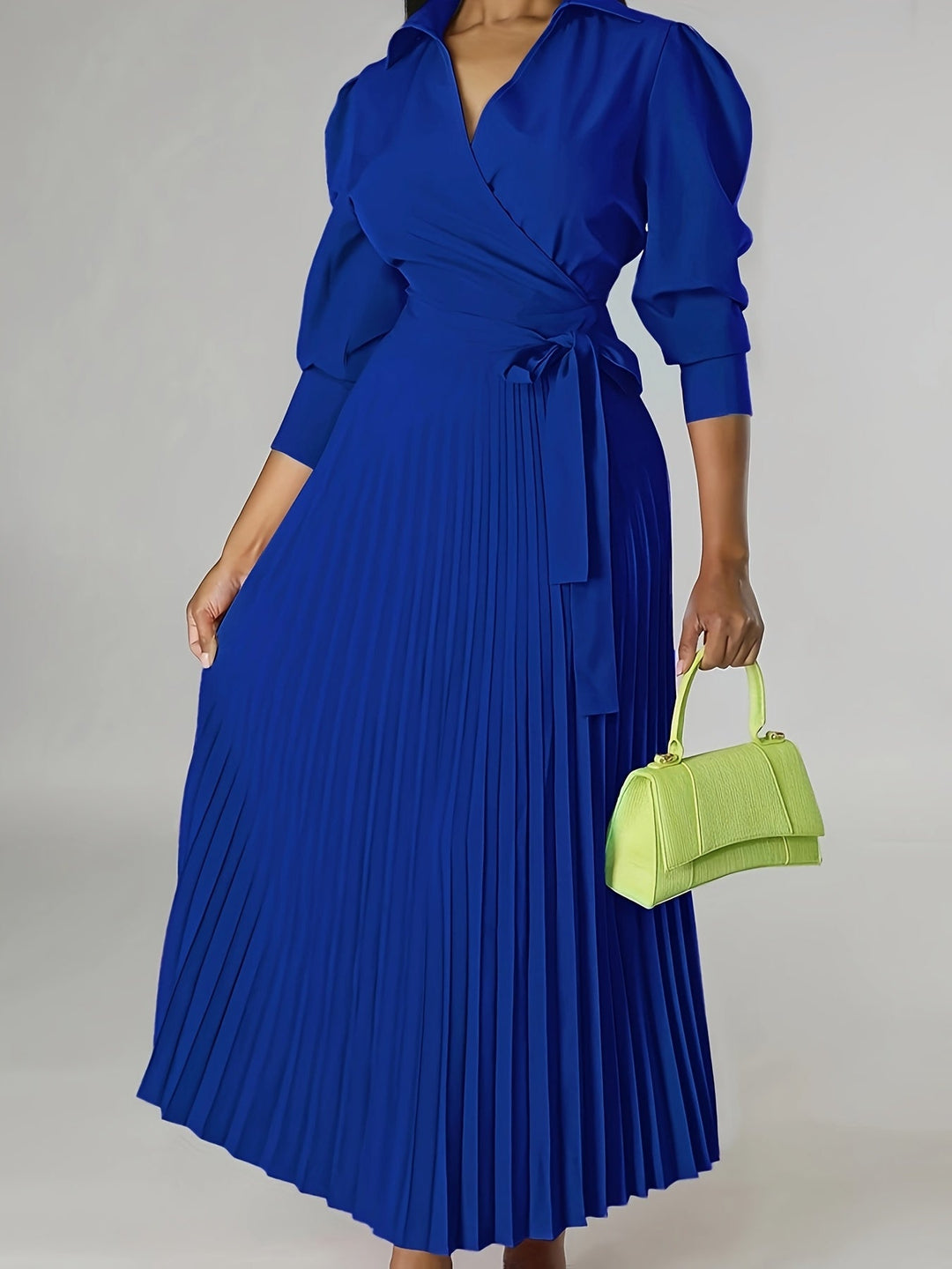 Margeaux - Elegant pleated dress with a V-neck and bow