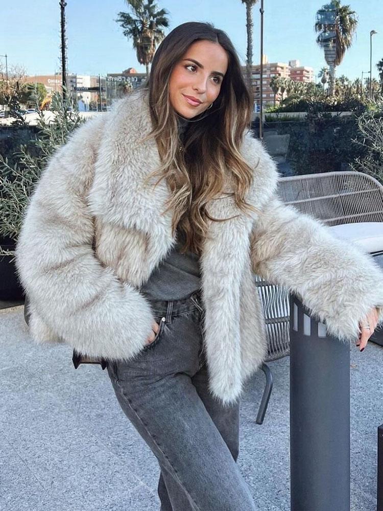 Sara - Trendy Faux Fur Jacket